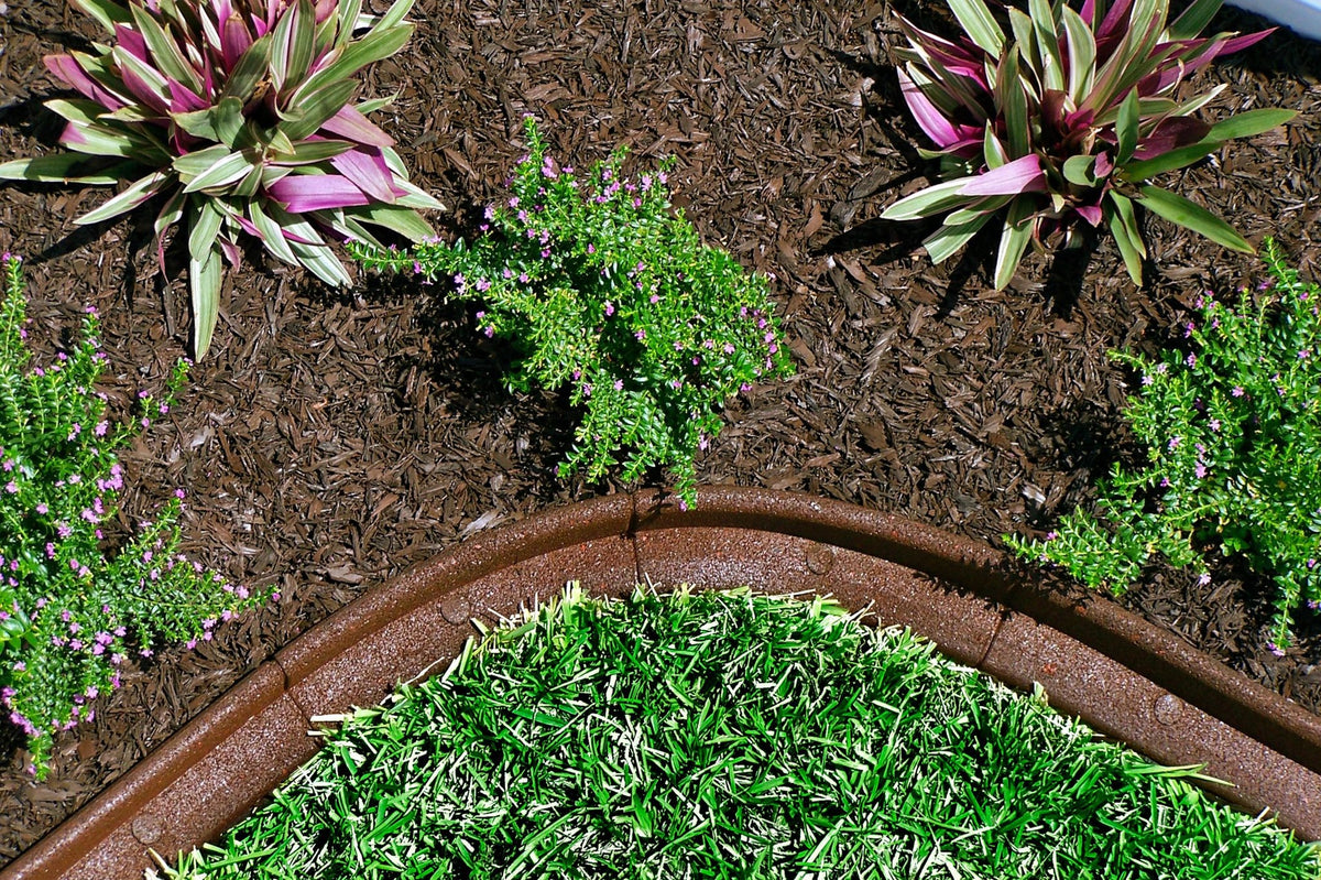EcoBorder L edging around a mulch bed
