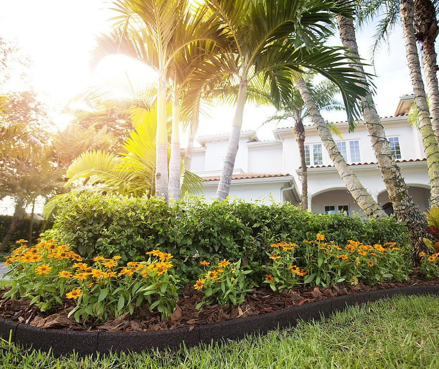 EcoBorder L landscape edging in a customer's yard