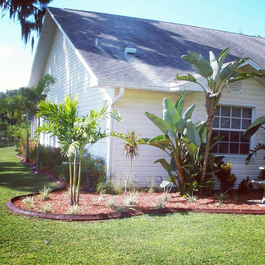 EcoBorder L landscape edging in a customer's yard
