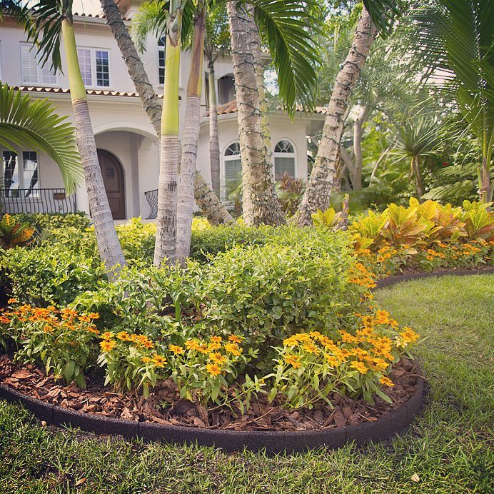 EcoBorder L landscape edging in a customer's yard