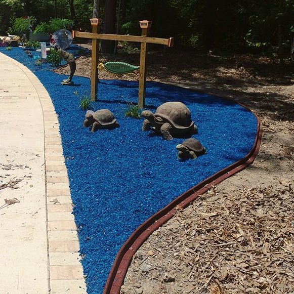 EcoBorder L landscape edging in a customer's yard
