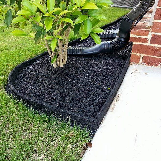 EcoBorder L landscape edging in a customer's yard