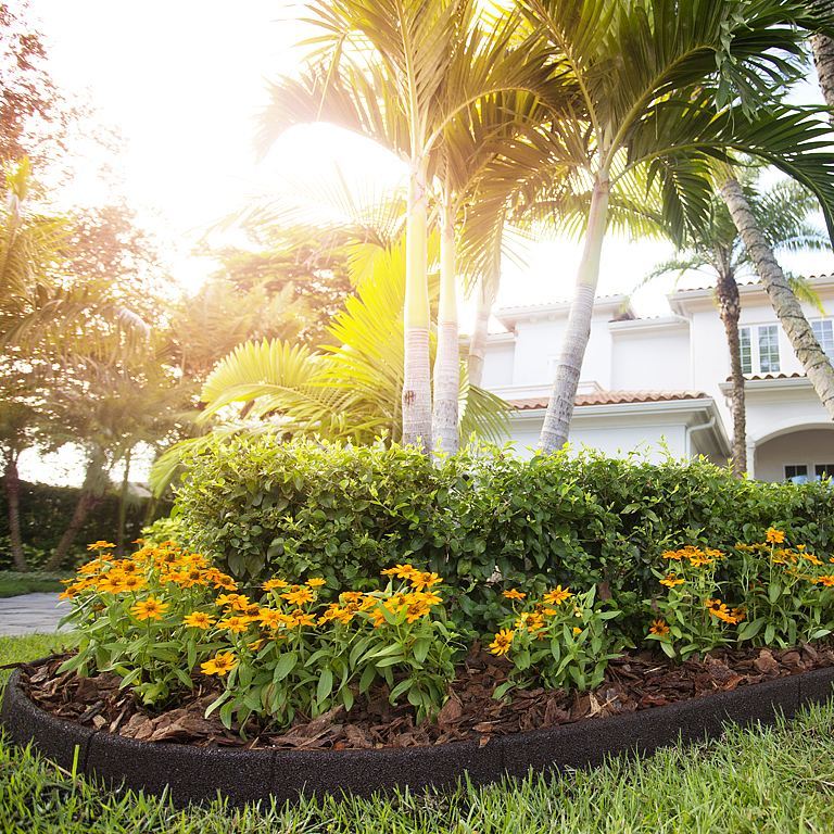 EcoBorder L landscape edging in a customer's yard