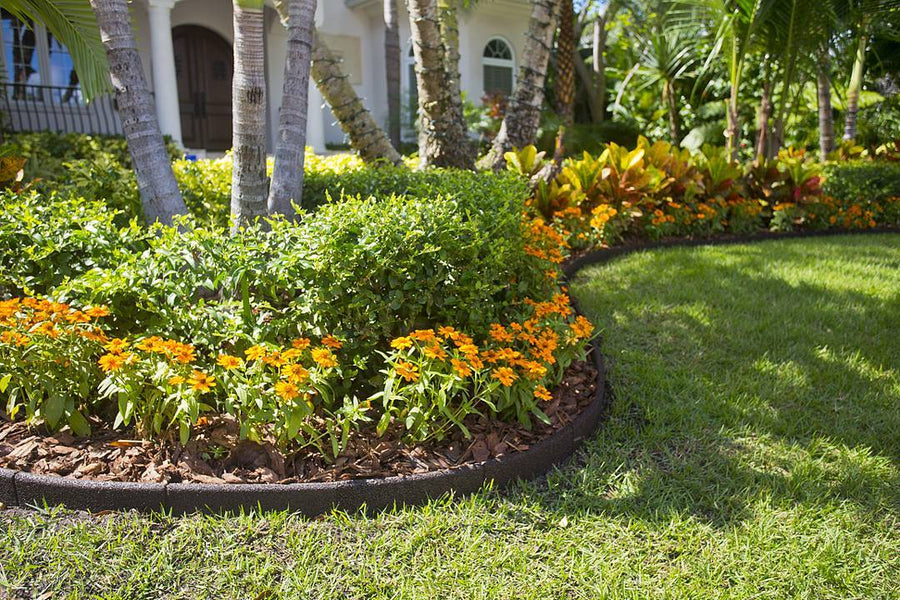 EcoBorder L landscape edging in a customer's yard