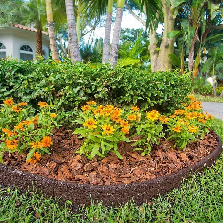 EcoBorder L landscape edging in a customer's yard