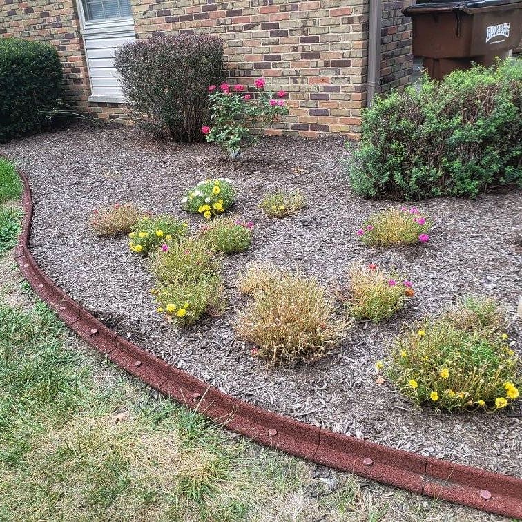 EcoBorder L landscape edging in a customer's yard