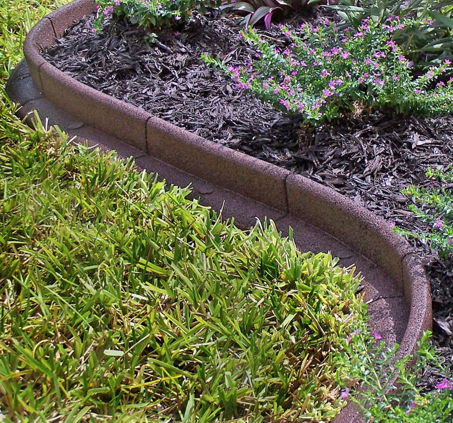 EcoBorder L landscape edging in a customer's yard