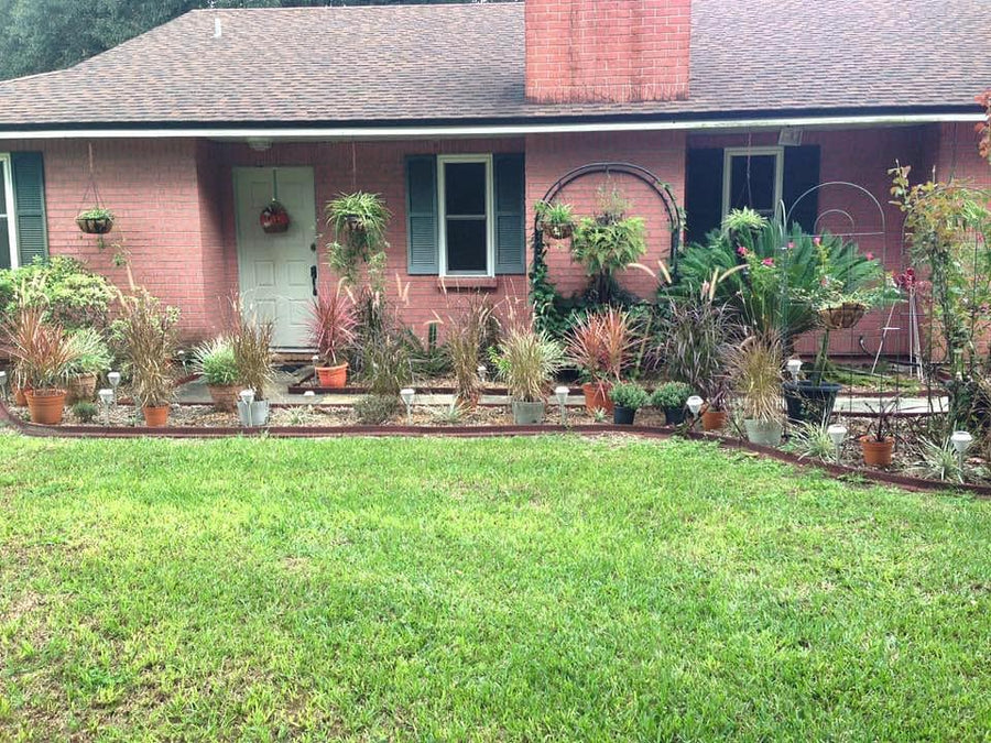 EcoBorder L landscape edging in a customer's yard