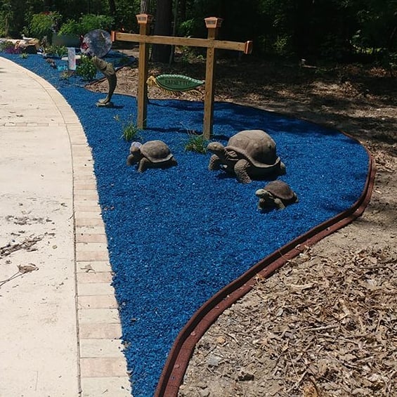 EcoBorder L landscape edging in a customer's yard