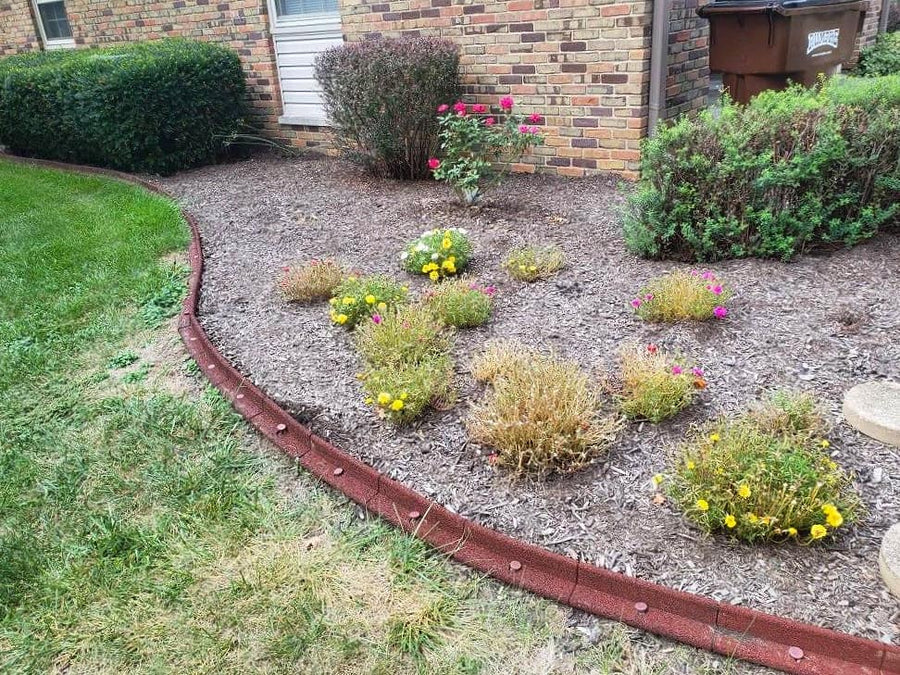 EcoBorder L landscape edging in a customer's yard