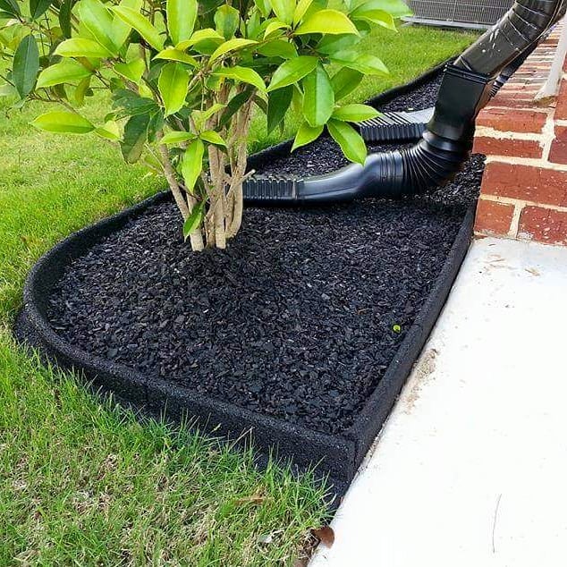 EcoBorder L landscape edging in a customer's yard