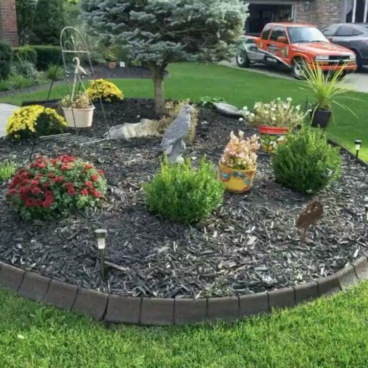 EcoBorder Curb landscape edging in a customer's yard
