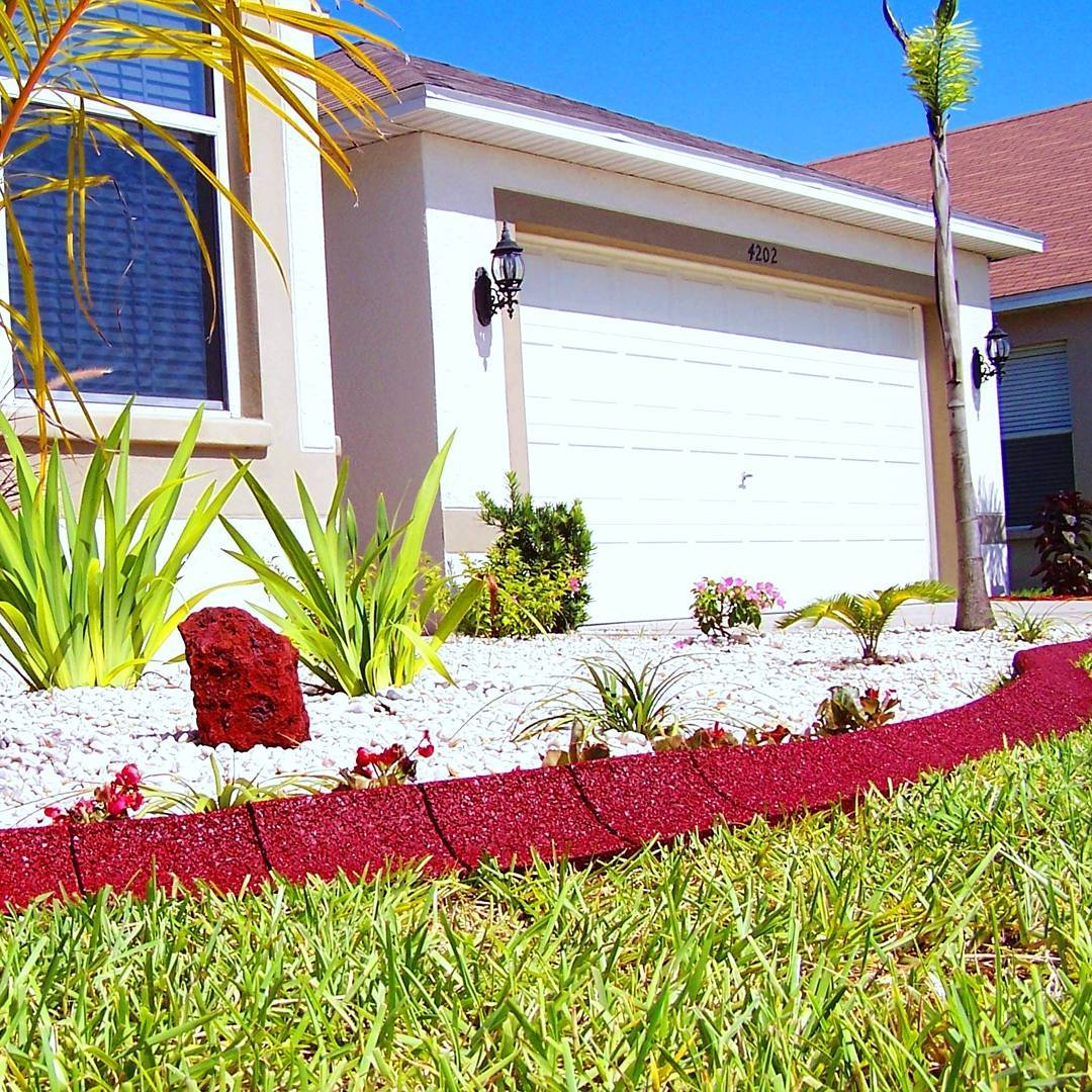 EcoBorder Curb landscape edging in a customer's yard