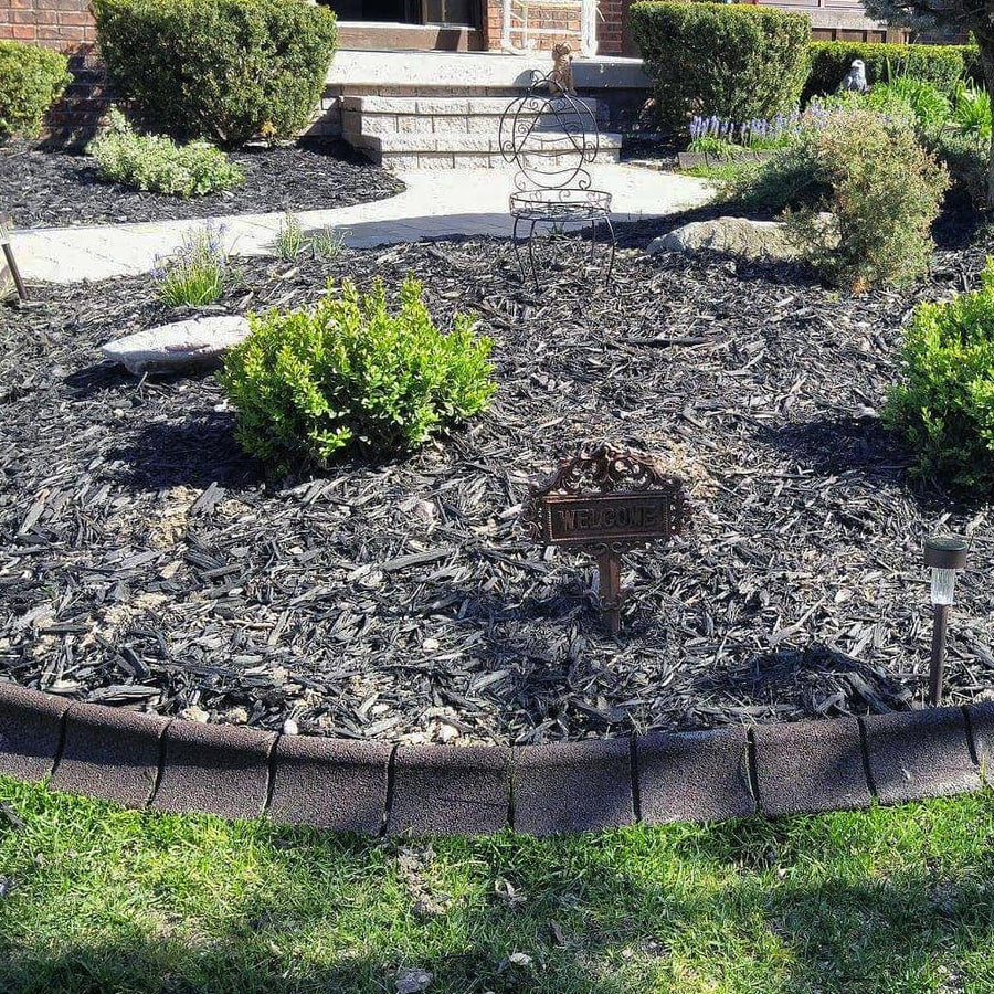 EcoBorder Curb landscape edging in a customer's yard